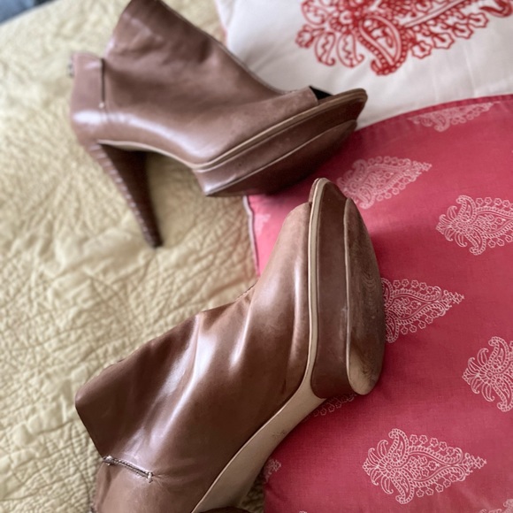 B Makowsky leather platform booties - Picture 5 of 6